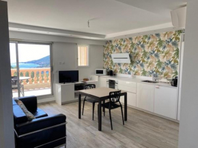APPARTEMENT VUE MER et MONTAGNE AVEC PISCINE, Théoule-Sur-Mer